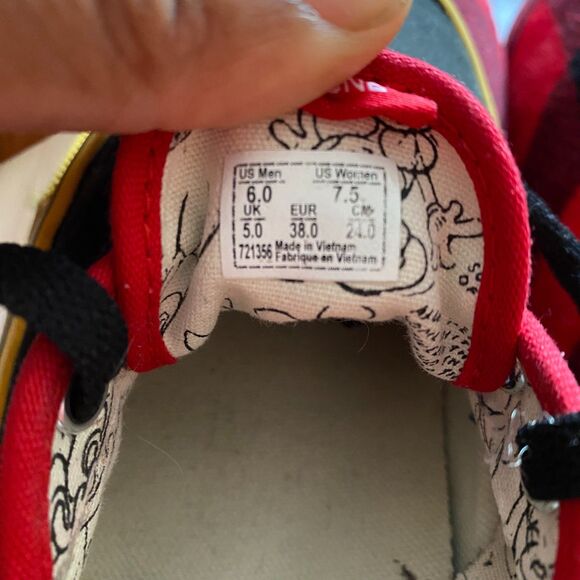 Vans Disney Mickey Mouse Skater Sneakers: Size 6M or 7.5 W - Picture 12 of 12